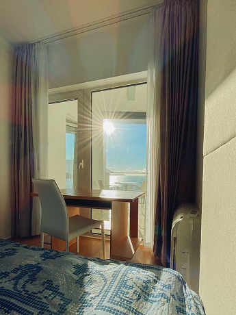 Квартира с двумя спальными комнатами и видом на море в самом центре Будвы